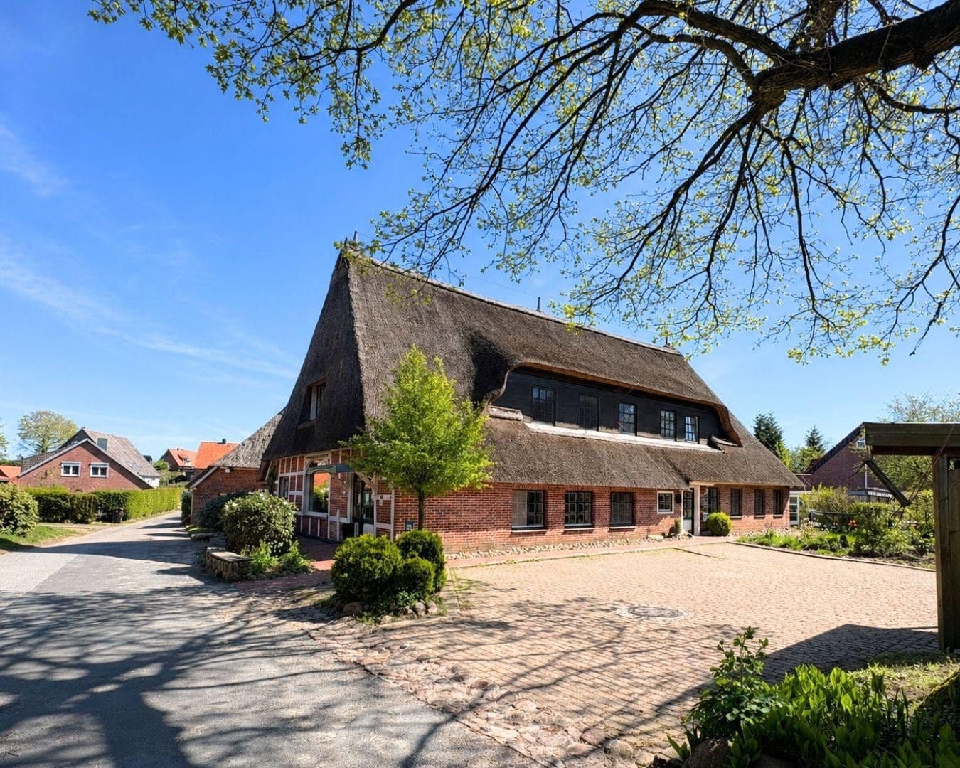 Predaj domu 520 m², pozemek 1.621 m², Bliedersdorf, Dolné Sasko Predaj domu 520 m², pozemek 1.621 m², Bliedersdorf, Dolné Sasko