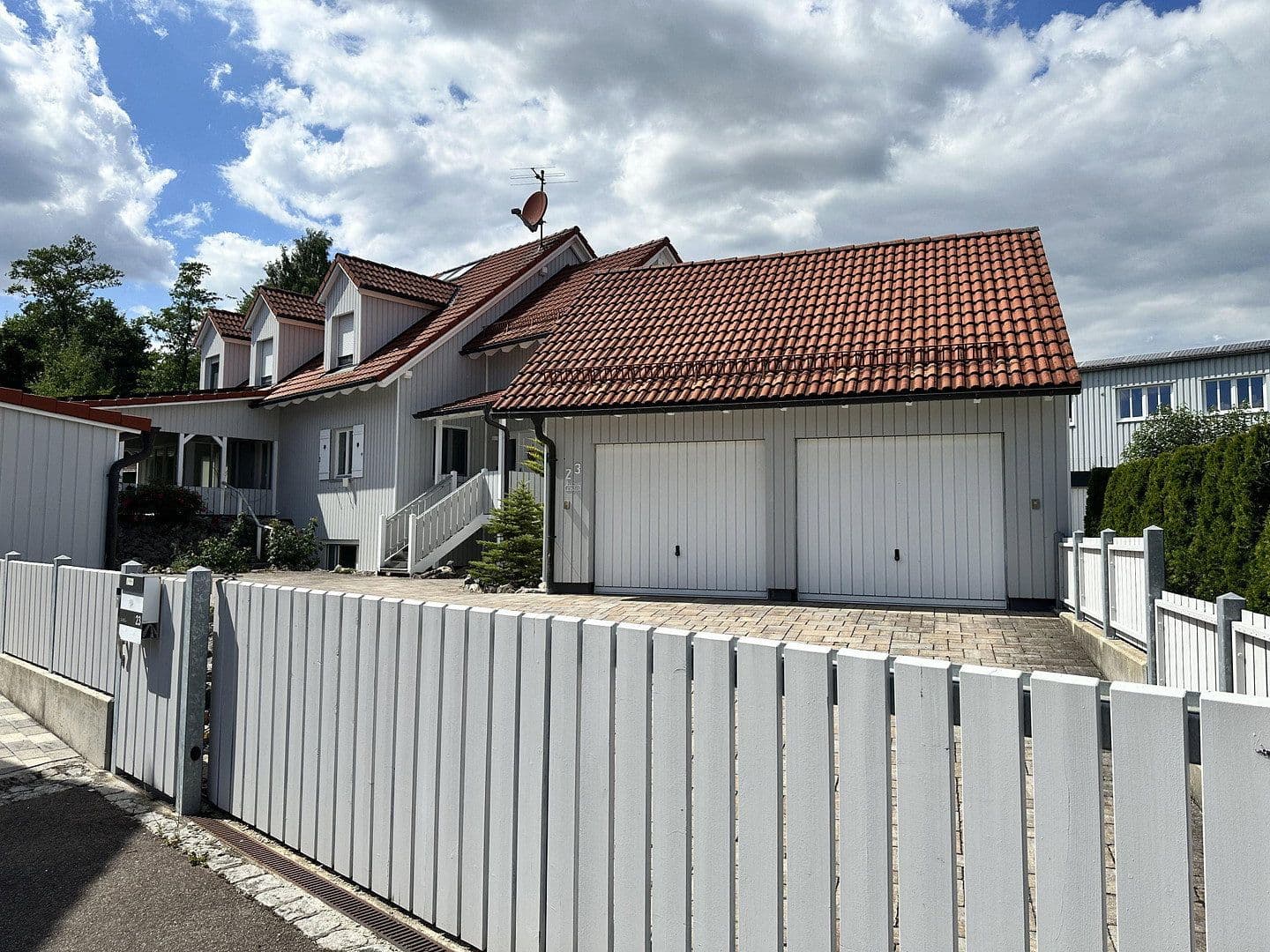 Predaj domu 230 m², pozemek 1.355 m², Hilgertshausen-Tandern, Bavorsko Predaj domu 230 m², pozemek 1.355 m², Hilgertshausen-Tandern, Bavorsko