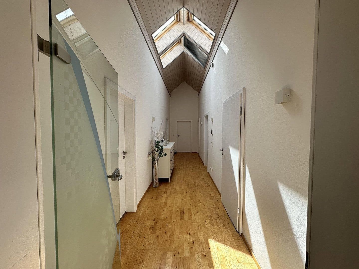Predaj domu 230 m², pozemek 1.355 m², Hilgertshausen-Tandern, Bavorsko Predaj domu 230 m², pozemek 1.355 m², Hilgertshausen-Tandern, Bavorsko
