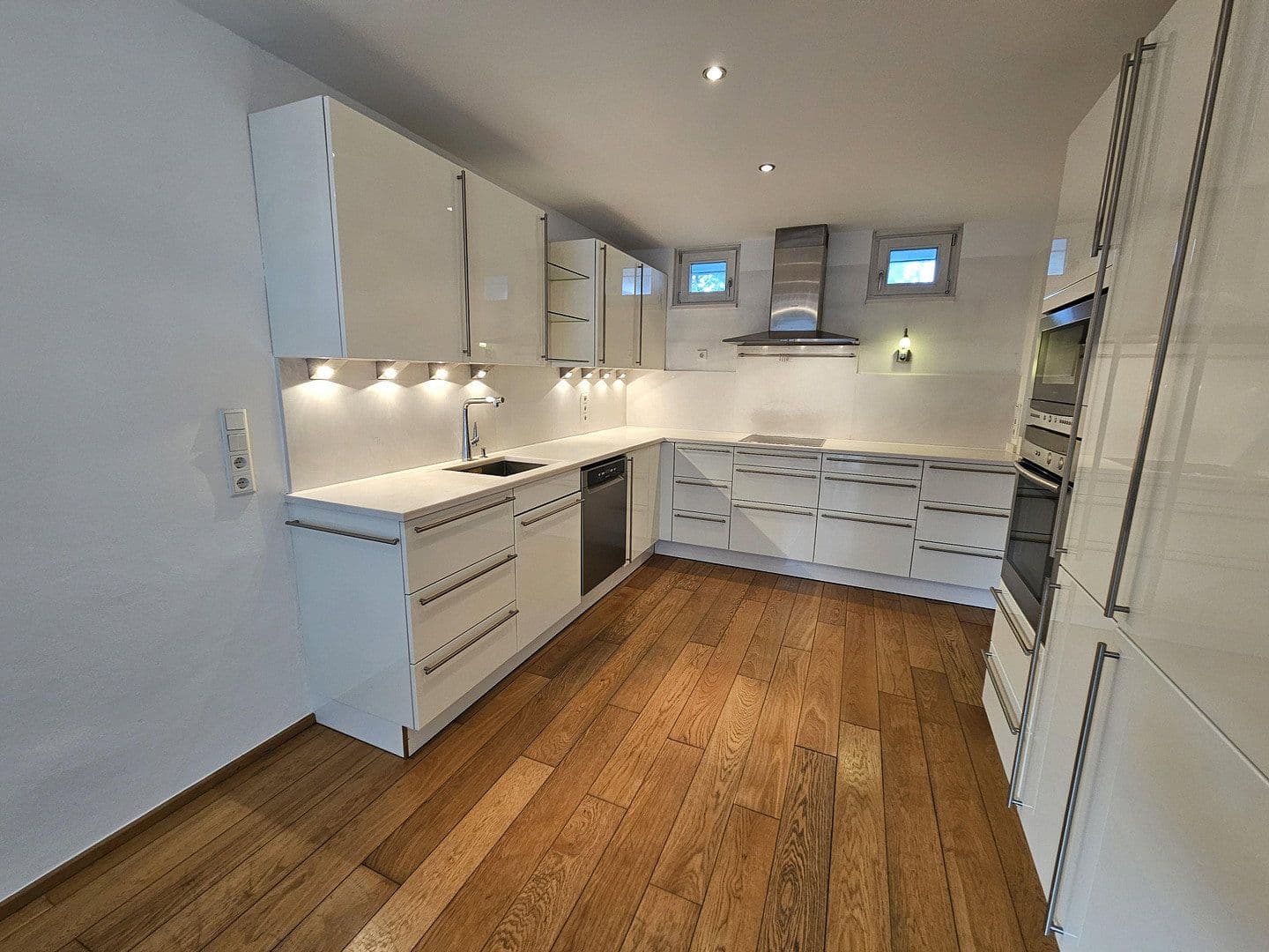 Predaj domu 209 m², pozemek 797 m², Kassel, Hesensko Predaj domu 209 m², pozemek 797 m², Kassel, Hesensko