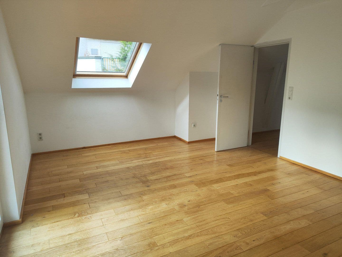 Predaj domu 209 m², pozemek 797 m², Kassel, Hesensko Predaj domu 209 m², pozemek 797 m², Kassel, Hesensko