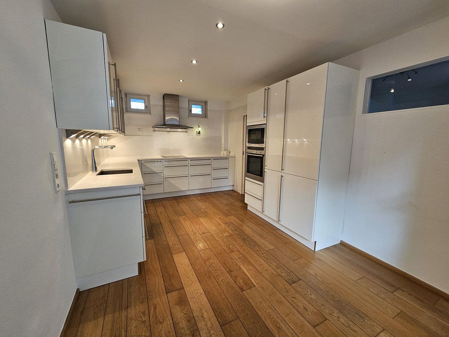 Predaj domu 209 m², pozemek 797 m², Kassel, Hesensko Predaj domu 209 m², pozemek 797 m², Kassel, Hesensko