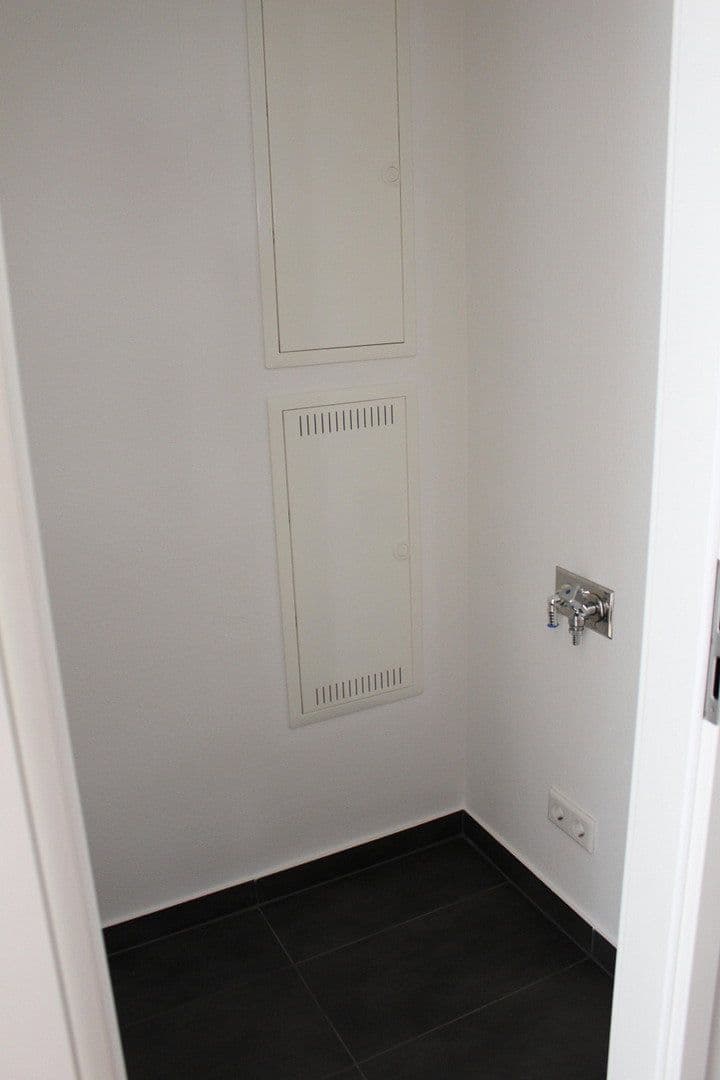 Prenájom bytu 3-izbový 89 m², Strubbergstraße 48, Frankfurt (Main) - Rödelheim, Hesensko Prenájom bytu 3-izbový 89 m², Strubbergstraße 48, Frankfurt (Main) - Rödelheim, Hesensko