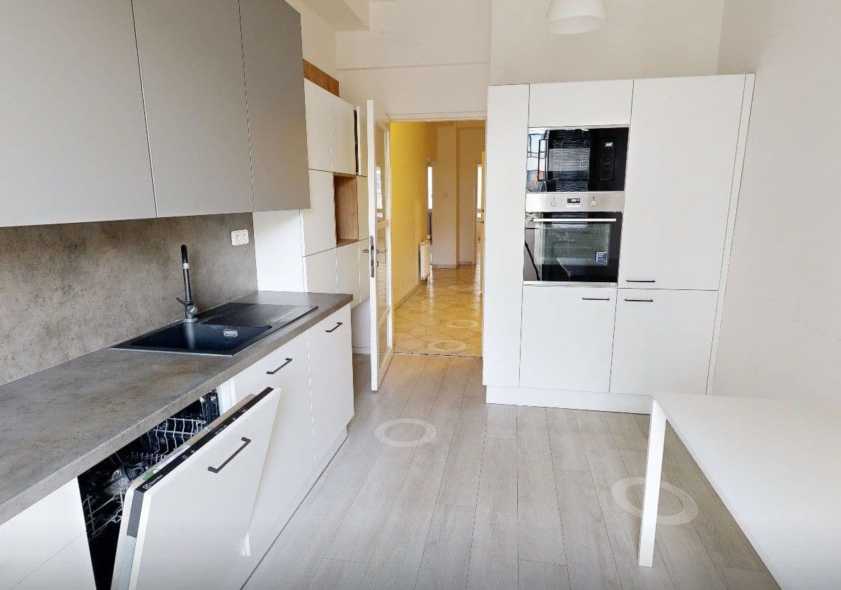 Prenájom bytu 3-izbový 135 m², Jungmannova, Praha, Praha Prenájom bytu 3-izbový 135 m², Jungmannova, Praha, Praha