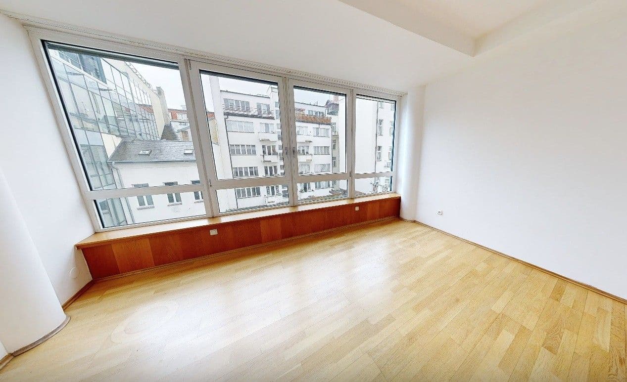 Prenájom bytu 3-izbový 130 m², Jungmannova, Praha, Praha Prenájom bytu 3-izbový 130 m², Jungmannova, Praha, Praha