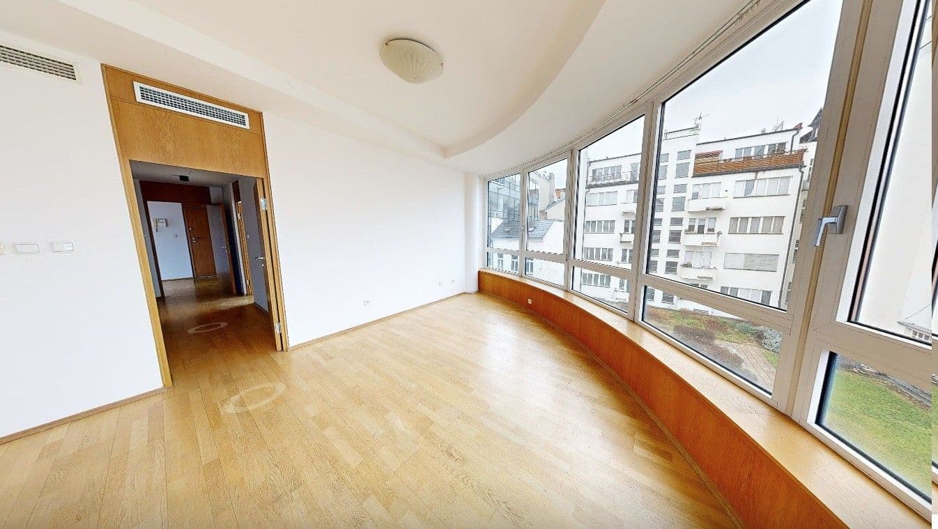 Prenájom bytu 3-izbový 130 m², Jungmannova, Praha, Praha Prenájom bytu 3-izbový 130 m², Jungmannova, Praha, Praha