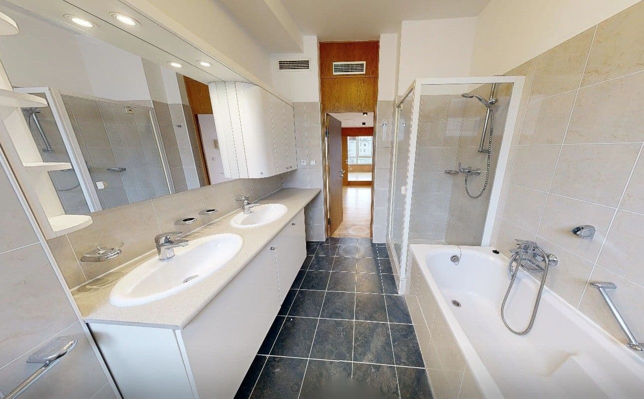 Prenájom bytu 3-izbový 130 m², Jungmannova, Praha, Praha Prenájom bytu 3-izbový 130 m², Jungmannova, Praha, Praha