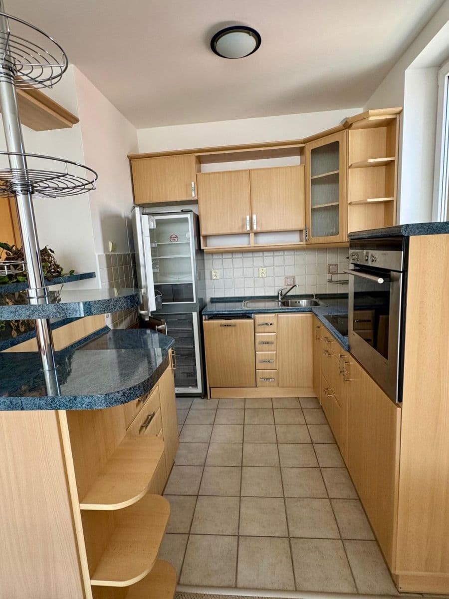 Predaj bytu 3-izbový 76 m², Pastevců, Praha, Praha Predaj bytu 3-izbový 76 m², Pastevců, Praha, Praha