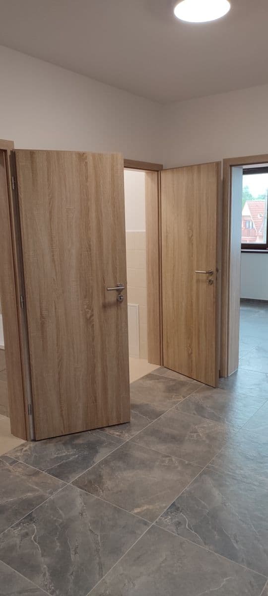 Prenájom bytu 3-izbový 70 m², Polerady, Středočeský kraj Prenájom bytu 3-izbový 70 m², Polerady, Středočeský kraj