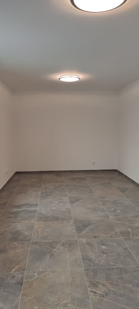Prenájom bytu 3-izbový 70 m², Polerady, Středočeský kraj Prenájom bytu 3-izbový 70 m², Polerady, Středočeský kraj