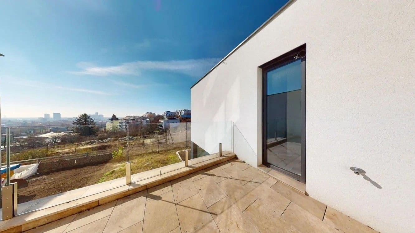Predaj domu 243 m², pozemek 359 m², Svätovavrinecká, Nové Mesto, Bratislavský kraj Predaj domu 243 m², pozemek 359 m², Svätovavrinecká, Nové Mesto, Bratislavský kraj
