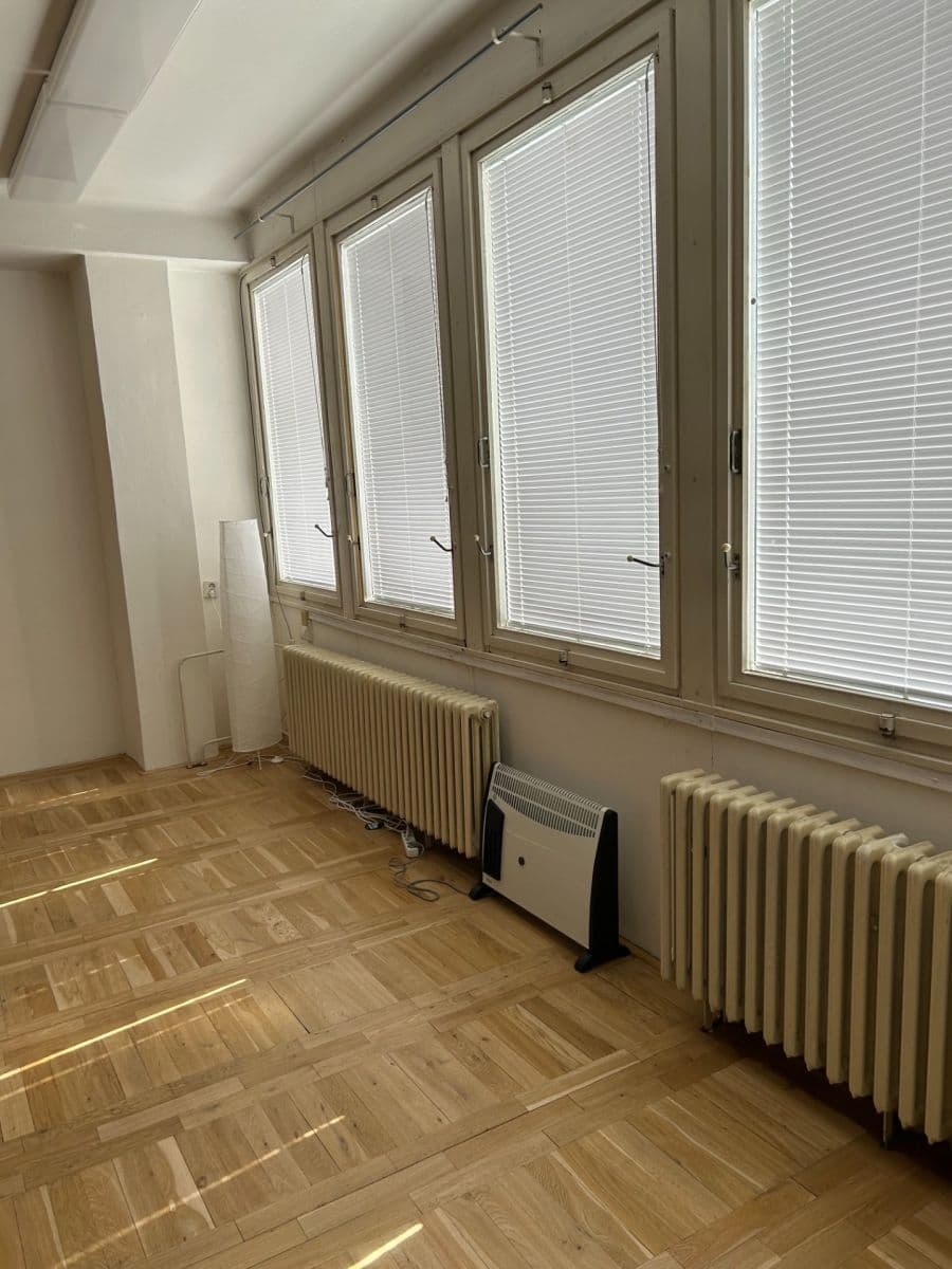 Prenájom kancelárie 39 m², Prouskova, Turnov, Liberecký kraj Prenájom kancelárie 39 m², Prouskova, Turnov, Liberecký kraj