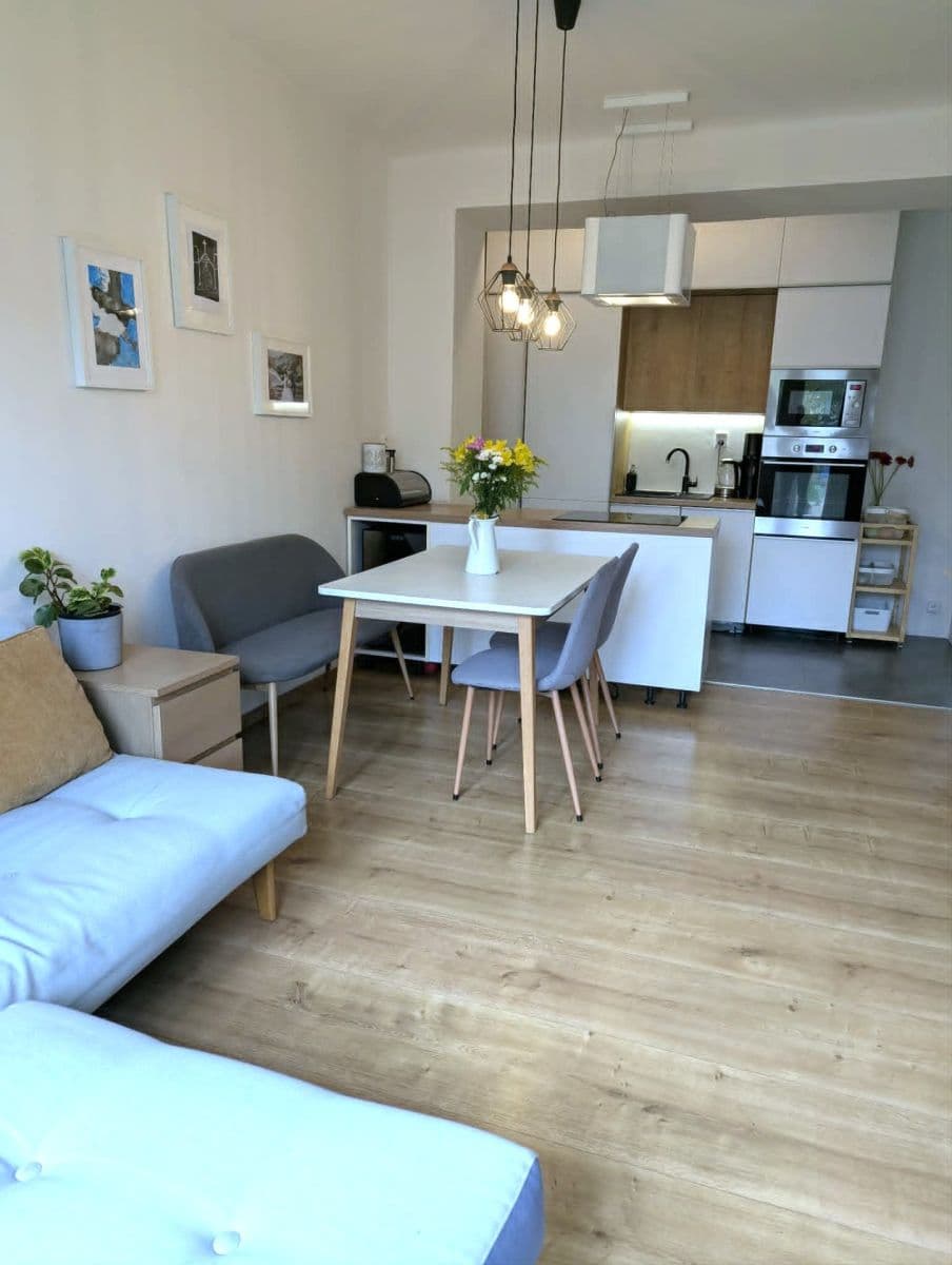 Prenájom bytu 3-izbový 53 m², Hartigova, Praha, Praha Prenájom bytu 3-izbový 53 m², Hartigova, Praha, Praha