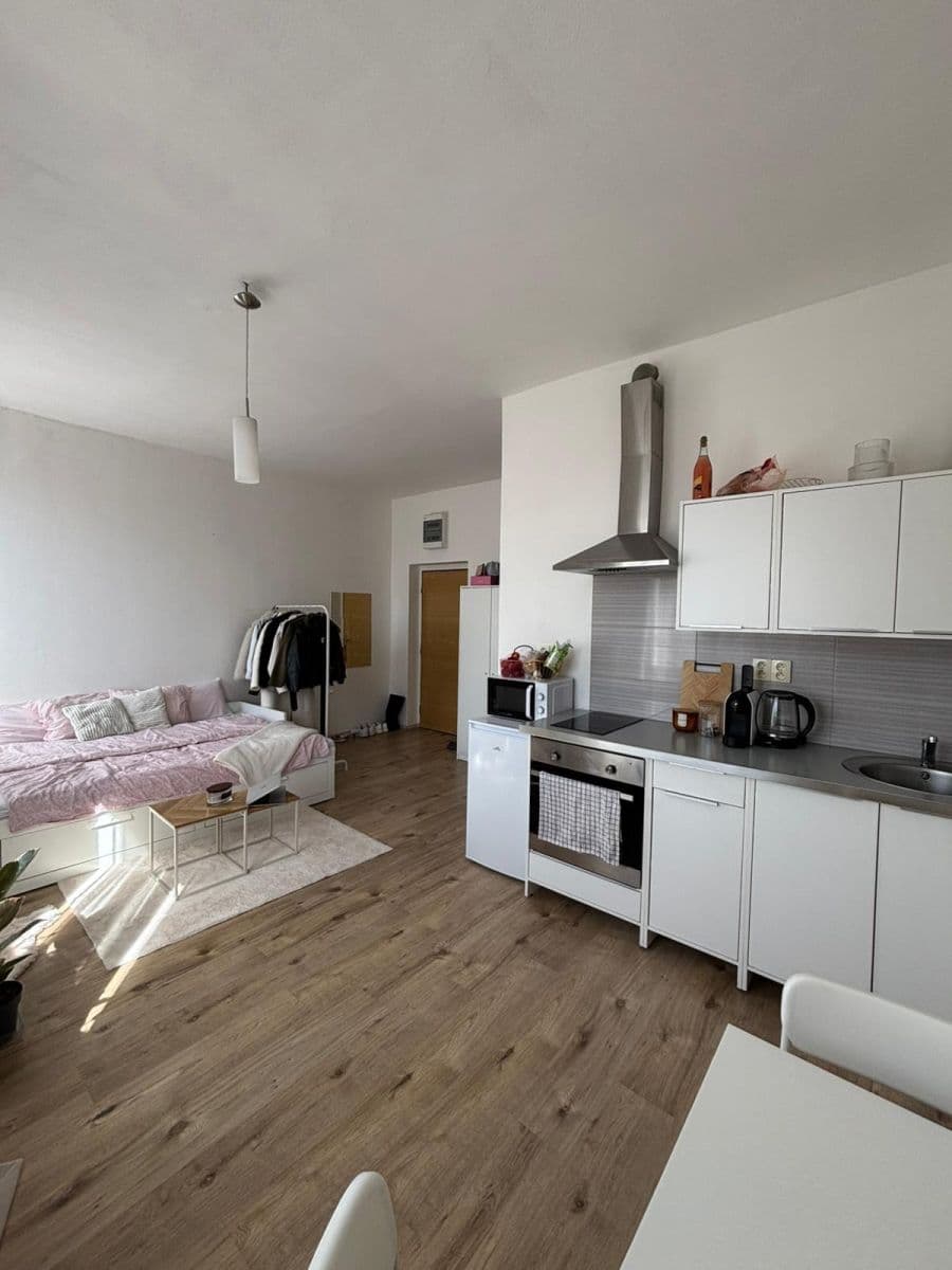 Prenájom bytu Garsoniéra 24 m², Husova tř., České Budějovice, Jihočeský kraj Prenájom bytu Garsoniéra 24 m², Husova tř., České Budějovice, Jihočeský kraj