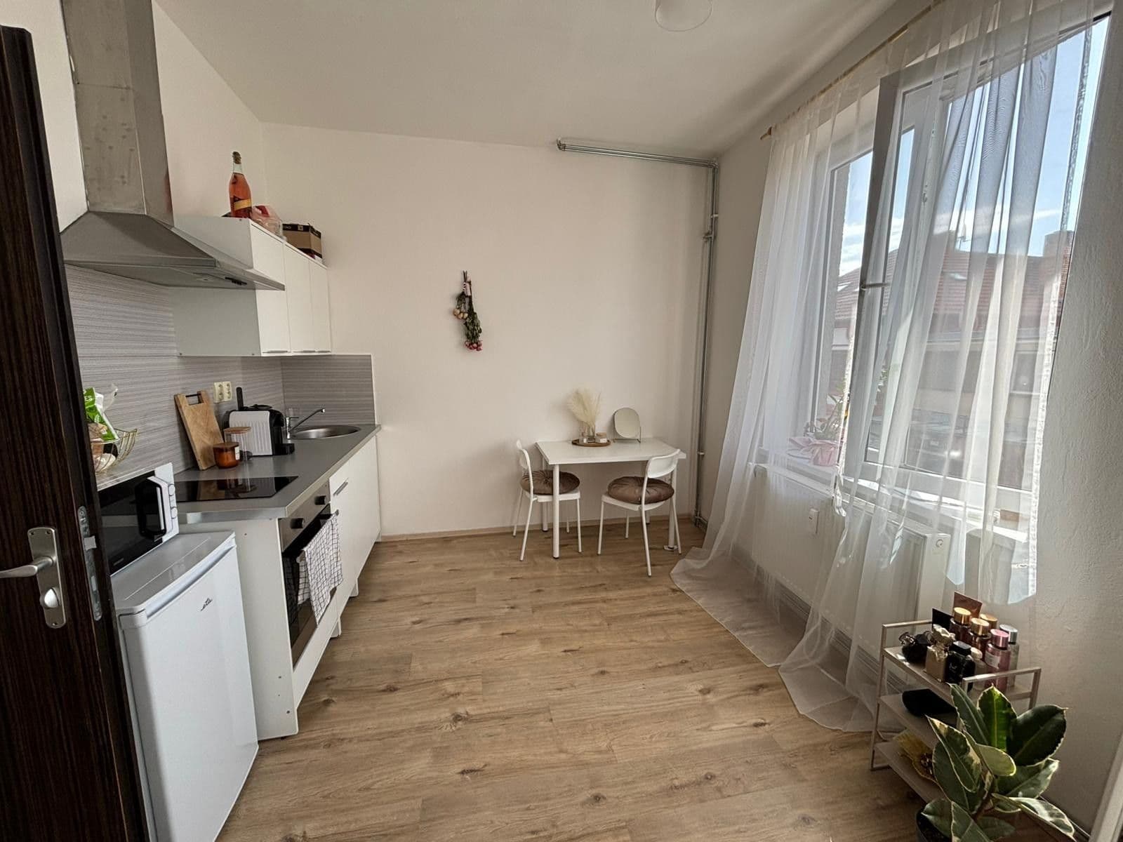 Prenájom bytu Garsoniéra 24 m², Husova tř., České Budějovice, Jihočeský kraj Prenájom bytu Garsoniéra 24 m², Husova tř., České Budějovice, Jihočeský kraj