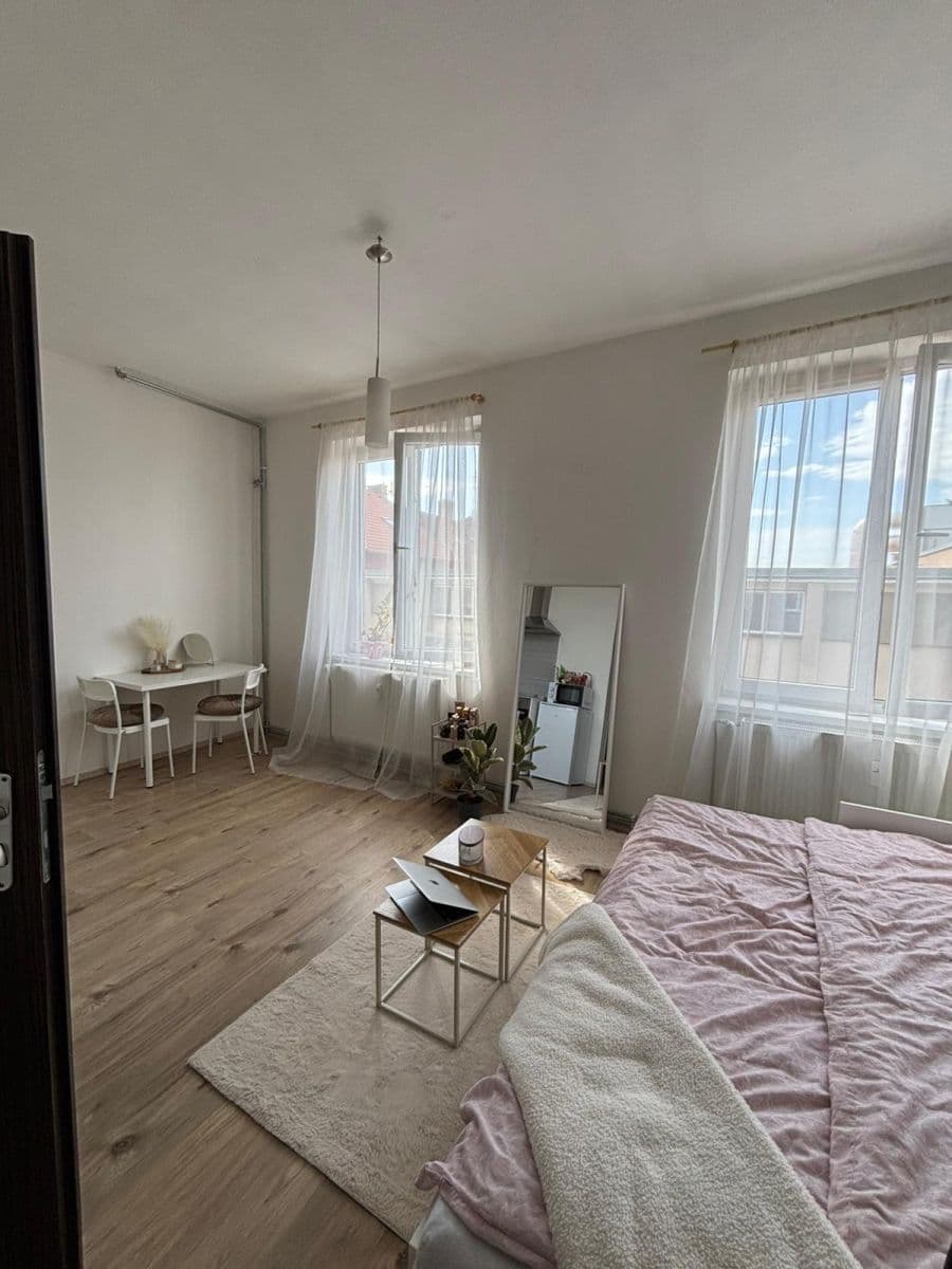 Prenájom bytu Garsoniéra 24 m², Husova tř., České Budějovice, Jihočeský kraj Prenájom bytu Garsoniéra 24 m², Husova tř., České Budějovice, Jihočeský kraj