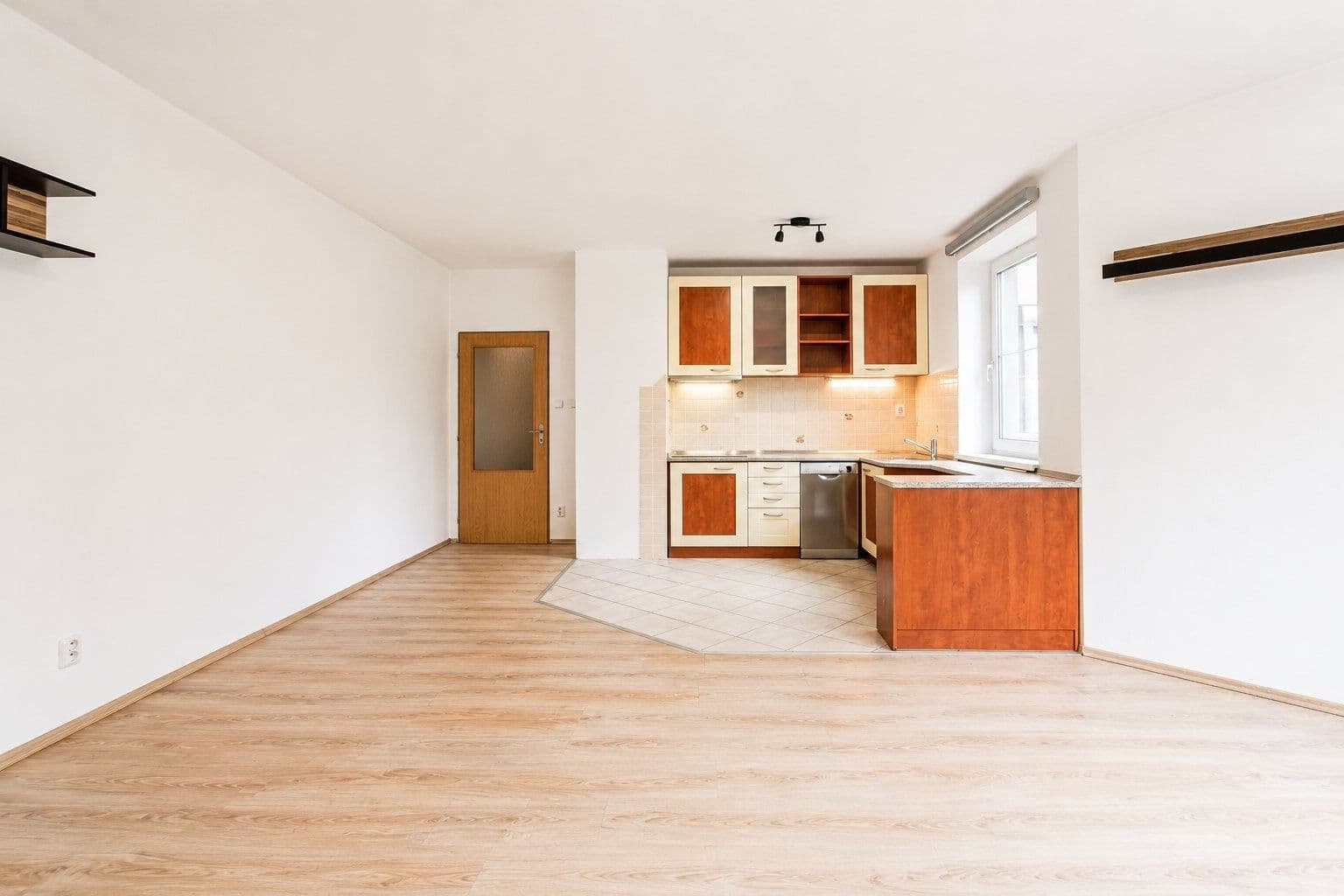 Prenájom bytu 1-izbový 50 m², Kmochova, Hostivice, Středočeský kraj Prenájom bytu 1-izbový 50 m², Kmochova, Hostivice, Středočeský kraj