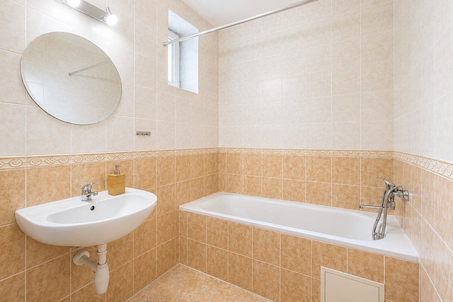 Prenájom bytu 1-izbový 50 m², Kmochova, Hostivice, Středočeský kraj Prenájom bytu 1-izbový 50 m², Kmochova, Hostivice, Středočeský kraj