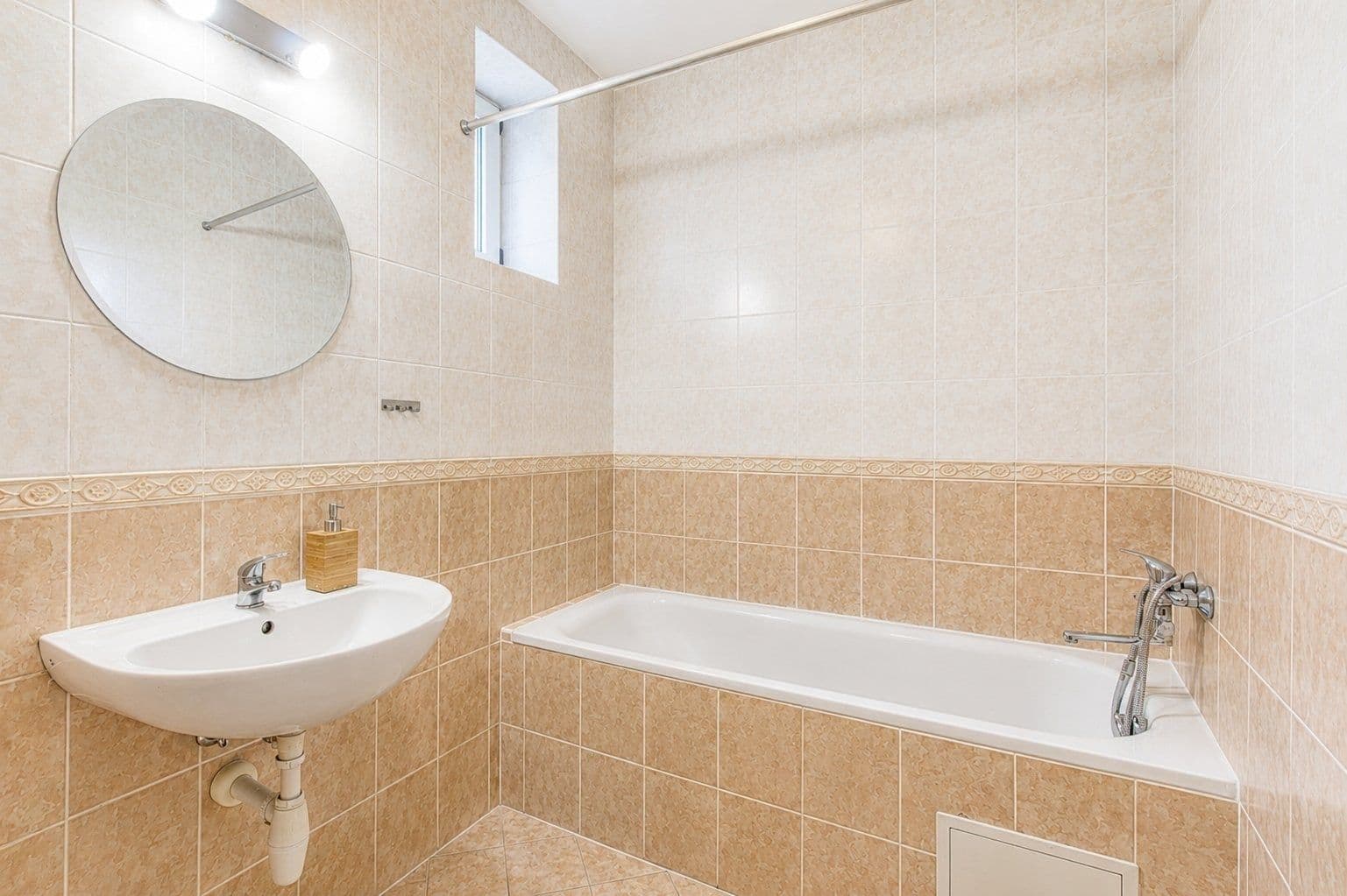 Prenájom bytu 1-izbový 50 m², Kmochova, Hostivice, Středočeský kraj Prenájom bytu 1-izbový 50 m², Kmochova, Hostivice, Středočeský kraj