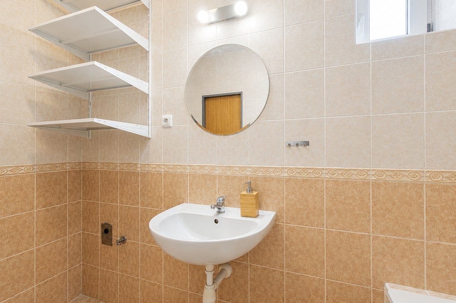Prenájom bytu 1-izbový 50 m², Kmochova, Hostivice, Středočeský kraj Prenájom bytu 1-izbový 50 m², Kmochova, Hostivice, Středočeský kraj