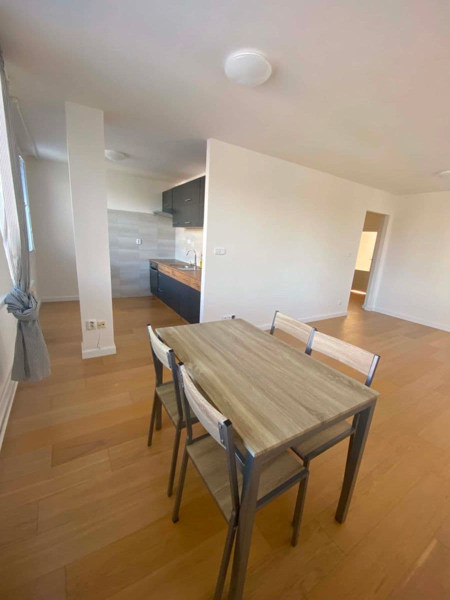 Prenájom bytu 3-izbový 75 m², Platanová, Benátky nad Jizerou, Středočeský kraj Prenájom bytu 3-izbový 75 m², Platanová, Benátky nad Jizerou, Středočeský kraj