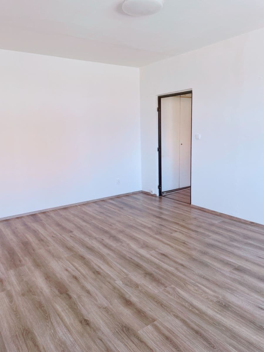 Prenájom bytu 3-izbový 69 m², Bílovice, Zlínský kraj Prenájom bytu 3-izbový 69 m², Bílovice, Zlínský kraj