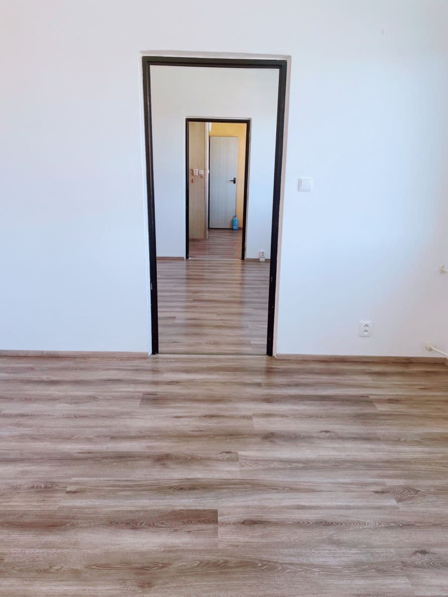 Prenájom bytu 3-izbový 69 m², Bílovice, Zlínský kraj Prenájom bytu 3-izbový 69 m², Bílovice, Zlínský kraj
