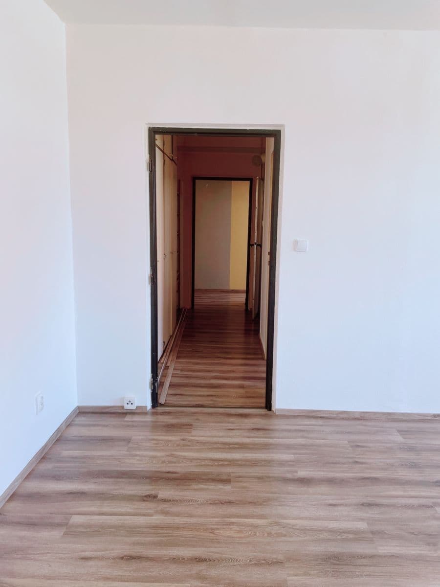 Prenájom bytu 3-izbový 69 m², Bílovice, Zlínský kraj Prenájom bytu 3-izbový 69 m², Bílovice, Zlínský kraj