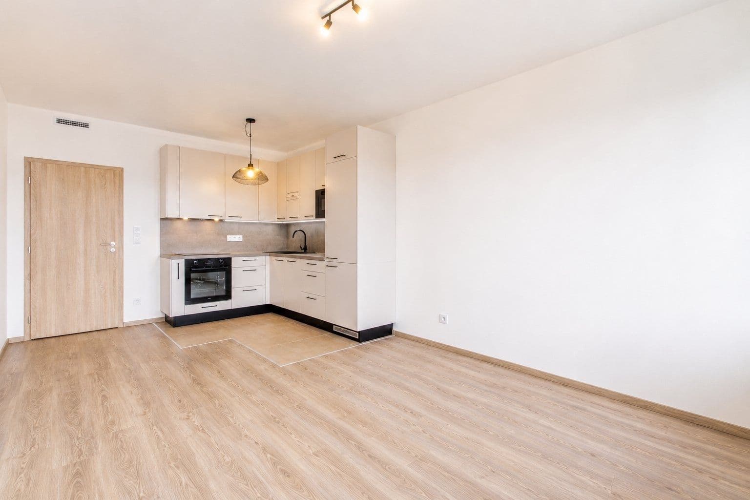 Prenájom bytu 3-izbový 66 m², Arnošta Staňka, Praha, Praha Prenájom bytu 3-izbový 66 m², Arnošta Staňka, Praha, Praha