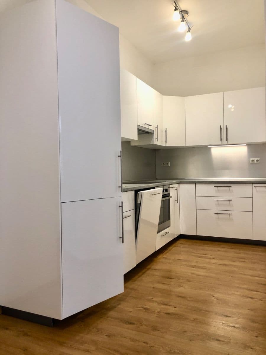 Prenájom bytu 3-izbový 75 m², Na Celné, Praha, Praha Prenájom bytu 3-izbový 75 m², Na Celné, Praha, Praha