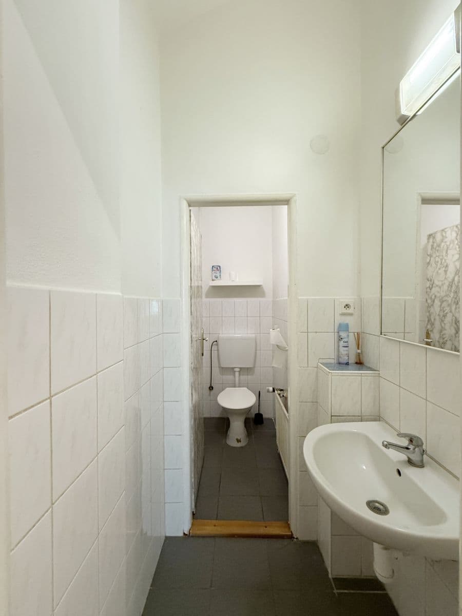 Prenájom bytu 4-izbový 90 m², Sevastopolská, Praha, Praha Prenájom bytu 4-izbový 90 m², Sevastopolská, Praha, Praha