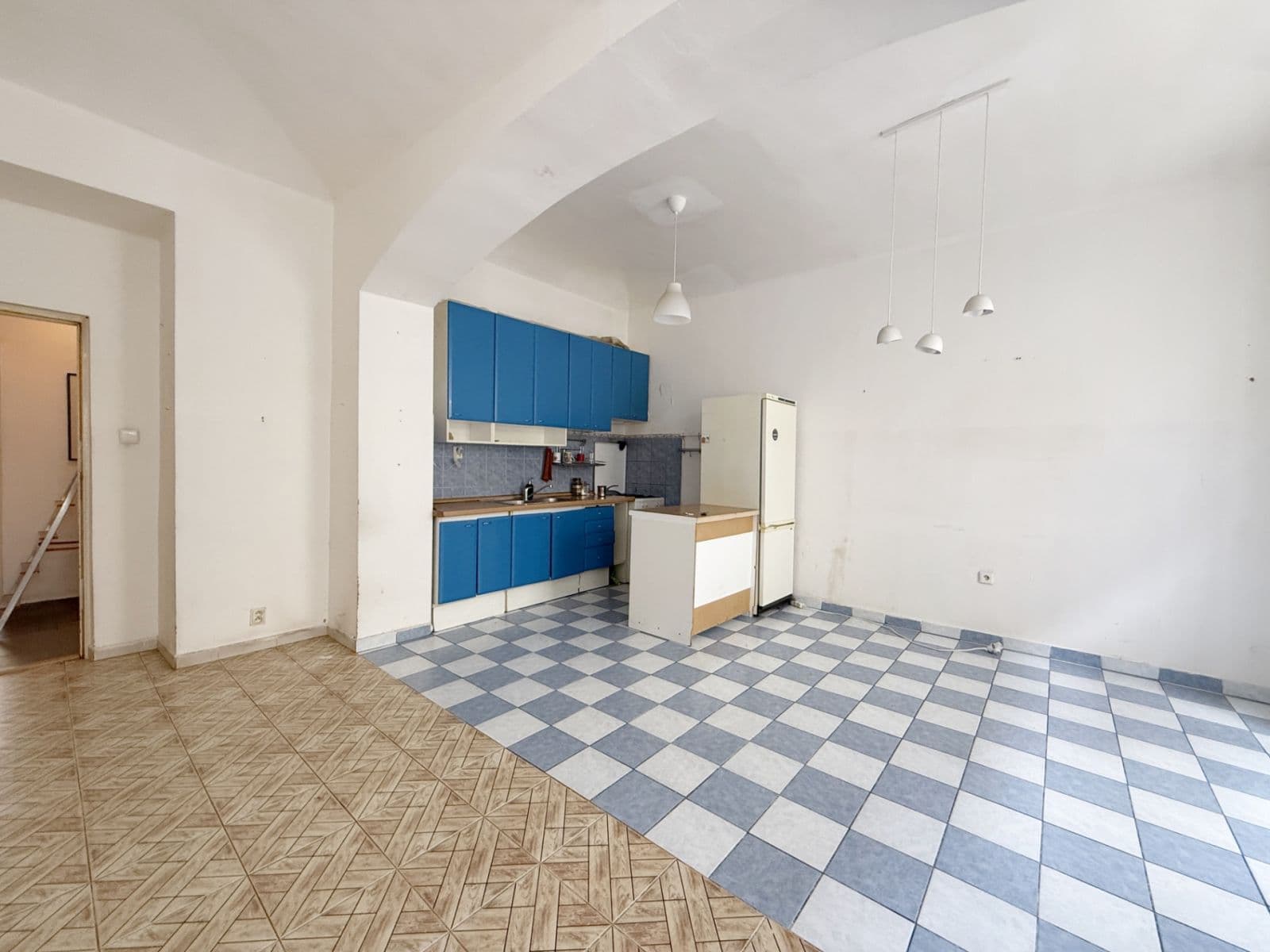 Prenájom bytu 4-izbový 90 m², Sevastopolská, Praha, Praha Prenájom bytu 4-izbový 90 m², Sevastopolská, Praha, Praha