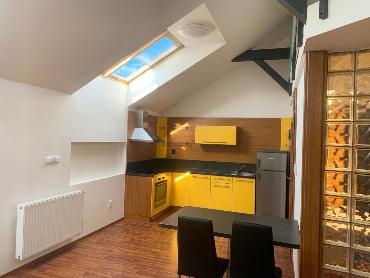 Prenájom bytu 1-izbový 70 m², Hybešova, Brno, Jihomoravský kraj Prenájom bytu 1-izbový 70 m², Hybešova, Brno, Jihomoravský kraj