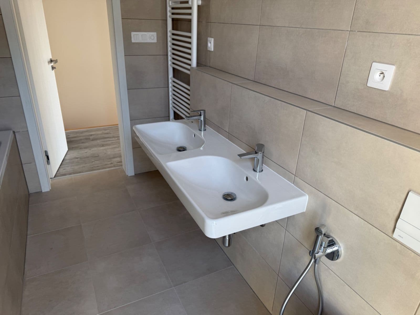 Prenájom domu 136 m², pozemek 420 m², Emy Destinové, Jinočany, Středočeský kraj Prenájom domu 136 m², pozemek 420 m², Emy Destinové, Jinočany, Středočeský kraj