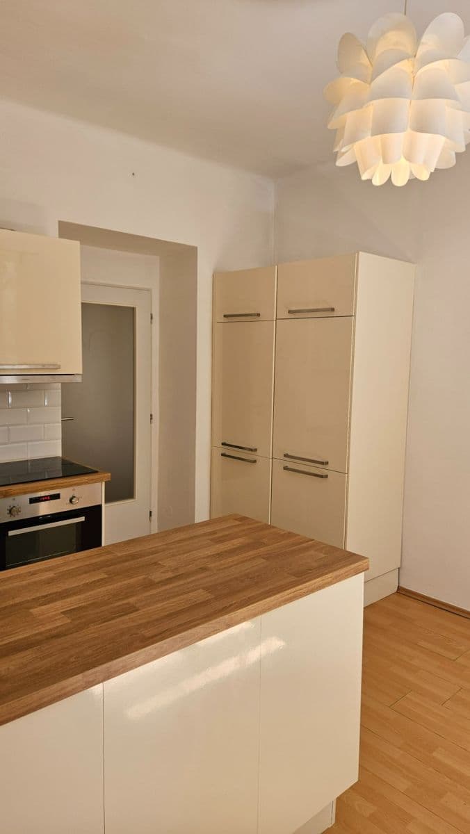 Prenájom bytu 2-izbový 42 m², Horní, Praha, Praha Prenájom bytu 2-izbový 42 m², Horní, Praha, Praha