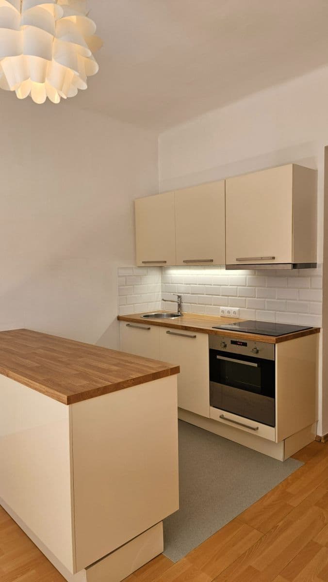 Prenájom bytu 2-izbový 42 m², Horní, Praha, Praha Prenájom bytu 2-izbový 42 m², Horní, Praha, Praha