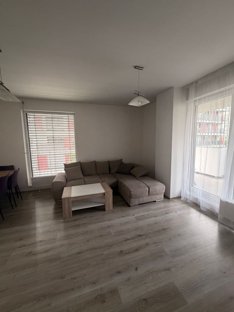Prenájom bytu 3-izbový 66 m², Nad Úžlabinou, Praha, Praha Prenájom bytu 3-izbový 66 m², Nad Úžlabinou, Praha, Praha