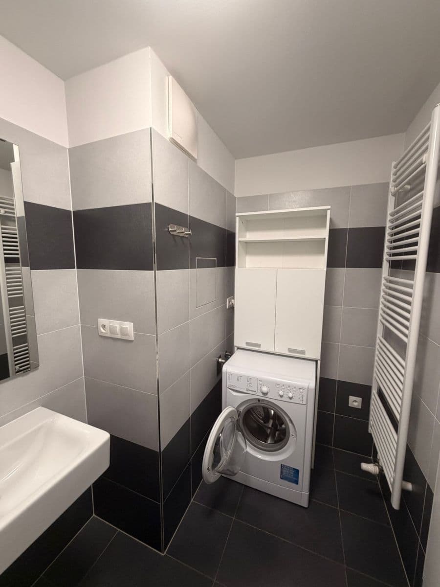 Prenájom bytu 3-izbový 66 m², Nad Úžlabinou, Praha, Praha Prenájom bytu 3-izbový 66 m², Nad Úžlabinou, Praha, Praha