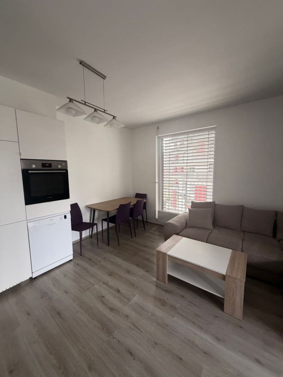 Prenájom bytu 3-izbový 66 m², Nad Úžlabinou, Praha, Praha Prenájom bytu 3-izbový 66 m², Nad Úžlabinou, Praha, Praha