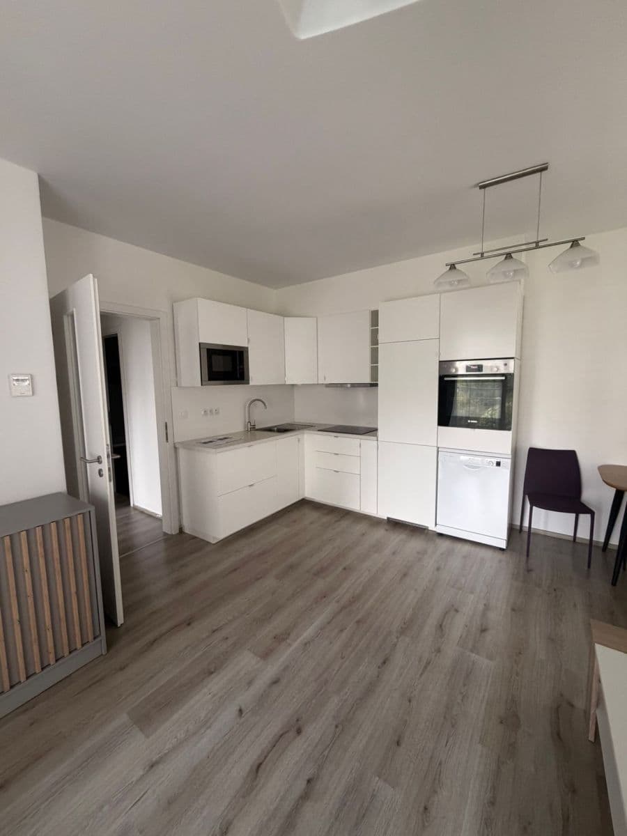 Prenájom bytu 3-izbový 66 m², Nad Úžlabinou, Praha, Praha Prenájom bytu 3-izbový 66 m², Nad Úžlabinou, Praha, Praha