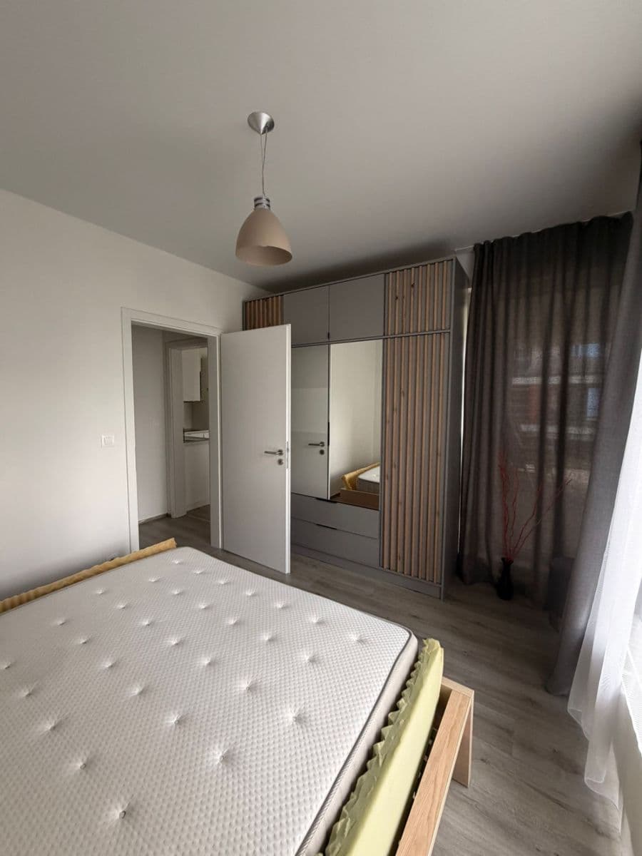 Prenájom bytu 3-izbový 66 m², Nad Úžlabinou, Praha, Praha Prenájom bytu 3-izbový 66 m², Nad Úžlabinou, Praha, Praha