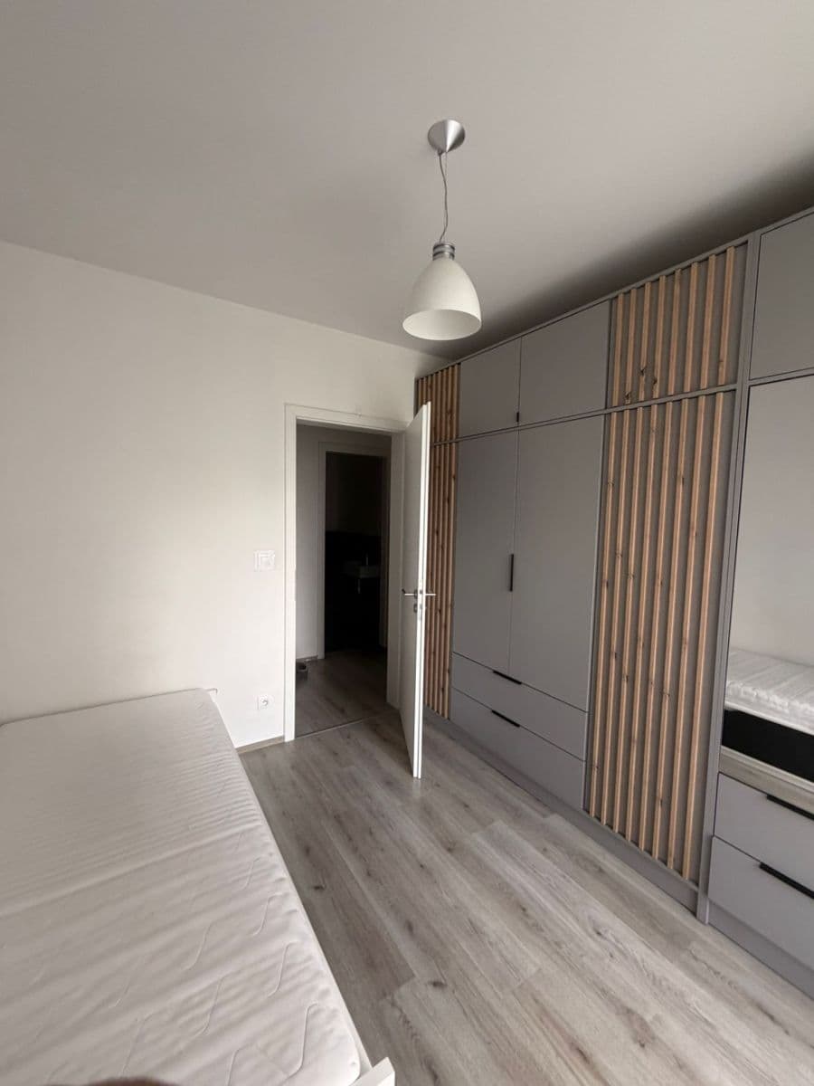 Prenájom bytu 3-izbový 66 m², Nad Úžlabinou, Praha, Praha Prenájom bytu 3-izbový 66 m², Nad Úžlabinou, Praha, Praha