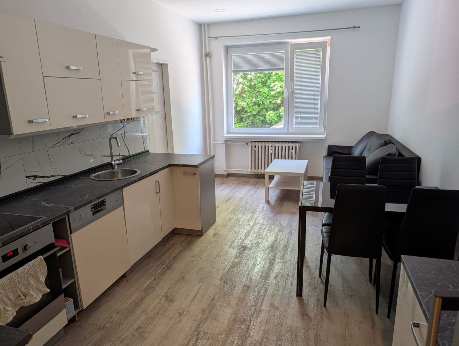 Prenájom bytu 4-izbový 70 m², Fabiánova, Praha, Praha Prenájom bytu 4-izbový 70 m², Fabiánova, Praha, Praha