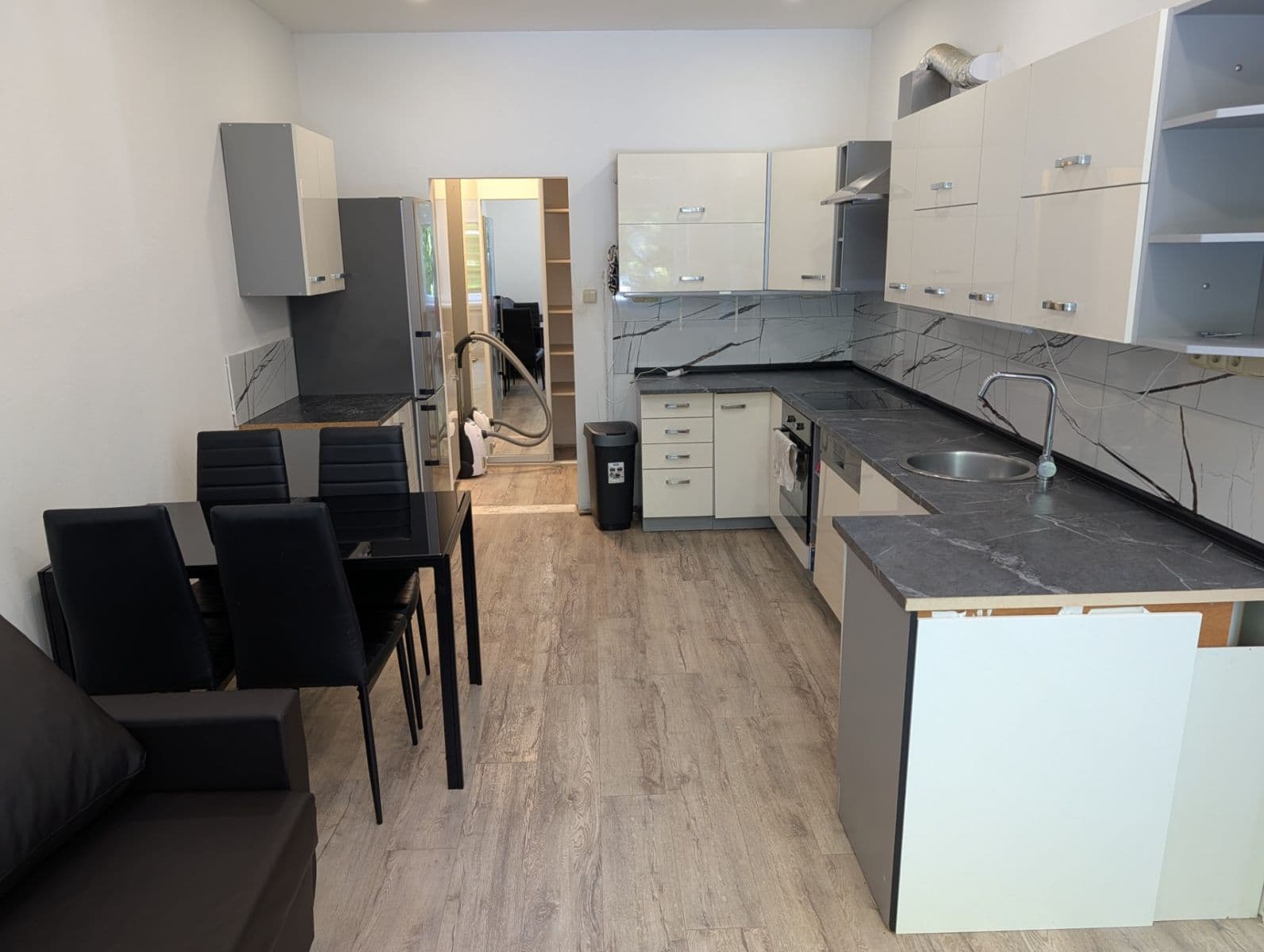 Prenájom bytu 4-izbový 70 m², Fabiánova, Praha, Praha Prenájom bytu 4-izbový 70 m², Fabiánova, Praha, Praha