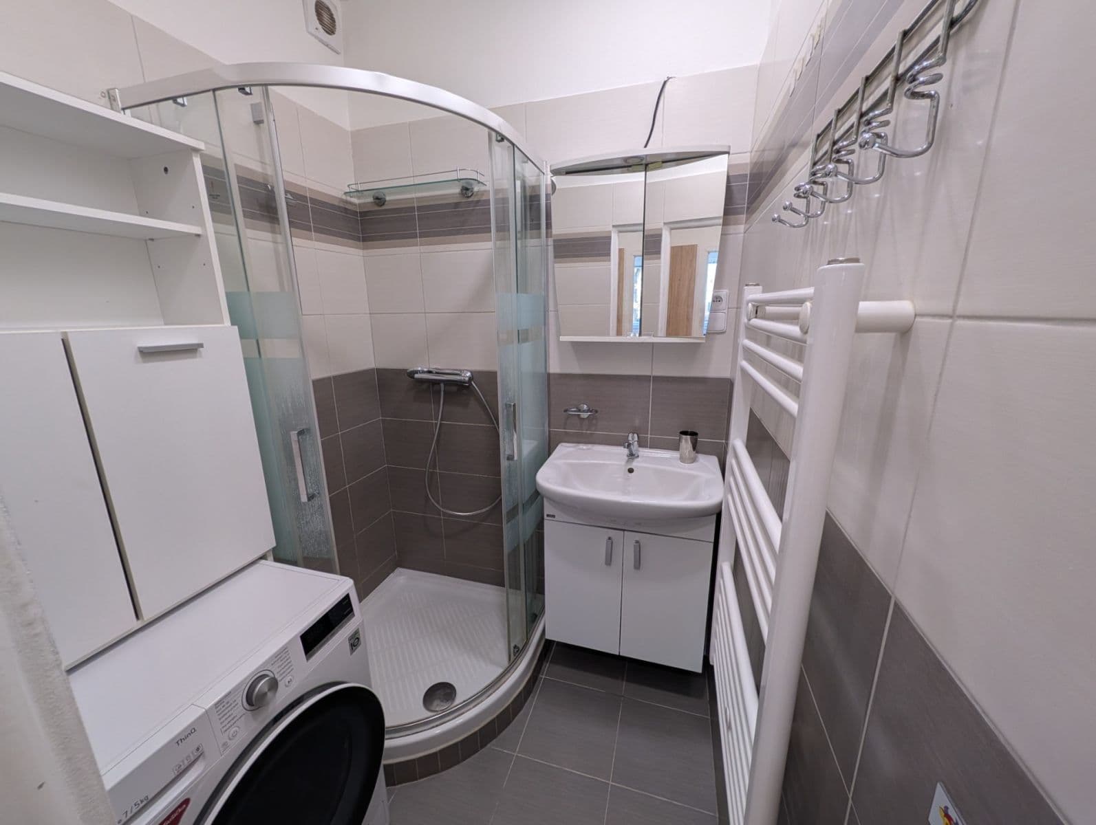 Prenájom bytu 4-izbový 70 m², Fabiánova, Praha, Praha Prenájom bytu 4-izbový 70 m², Fabiánova, Praha, Praha