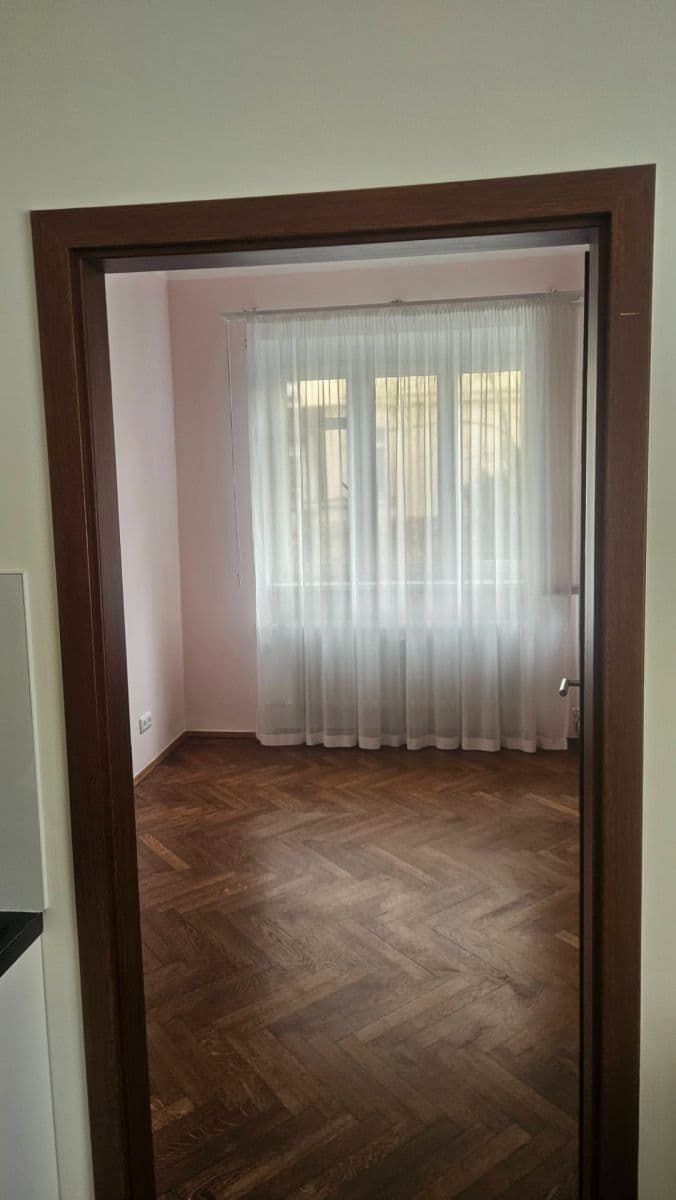 Prenájom bytu 3-izbový 72 m², 5. května, Praha, Praha Prenájom bytu 3-izbový 72 m², 5. května, Praha, Praha