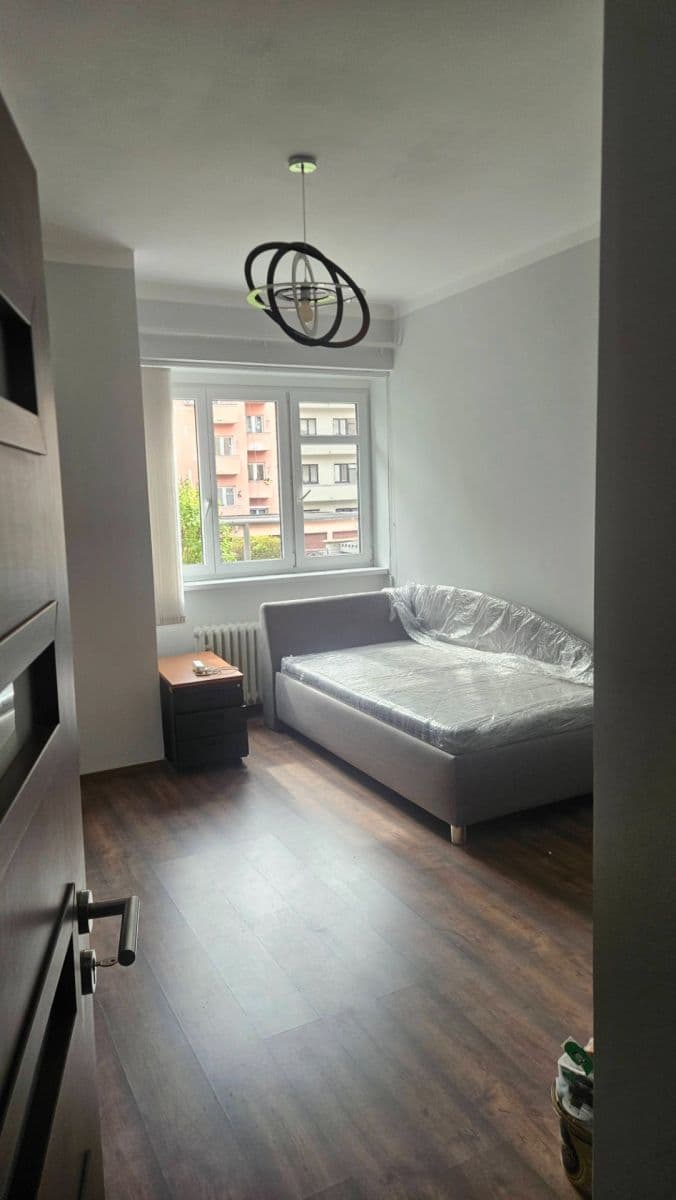 Prenájom bytu 3-izbový 72 m², 5. května, Praha, Praha Prenájom bytu 3-izbový 72 m², 5. května, Praha, Praha