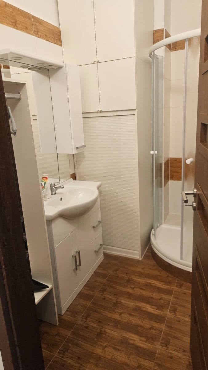 Prenájom bytu 3-izbový 72 m², 5. května, Praha, Praha Prenájom bytu 3-izbový 72 m², 5. května, Praha, Praha
