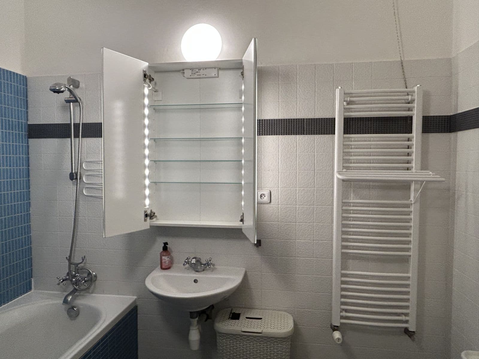 Prenájom bytu 57 m², Lužická, Praha, Praha Prenájom bytu 57 m², Lužická, Praha, Praha