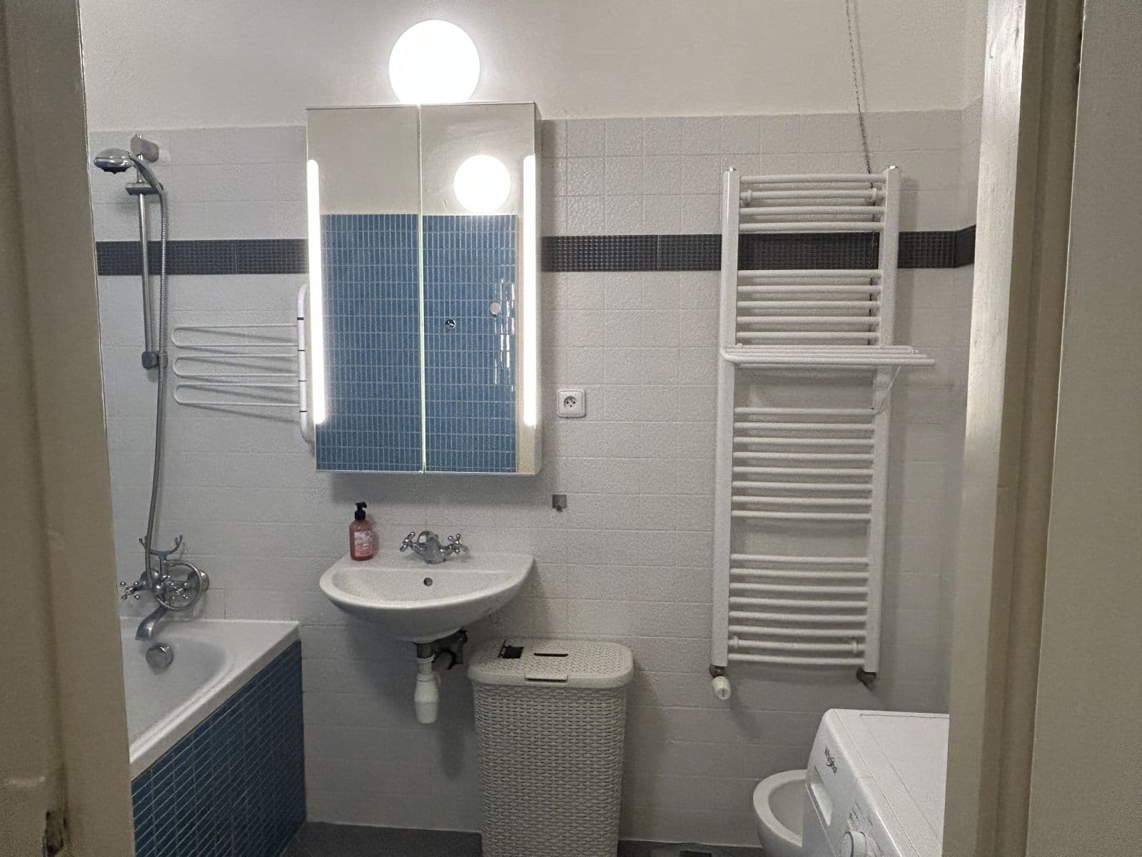Prenájom bytu 57 m², Lužická, Praha, Praha Prenájom bytu 57 m², Lužická, Praha, Praha